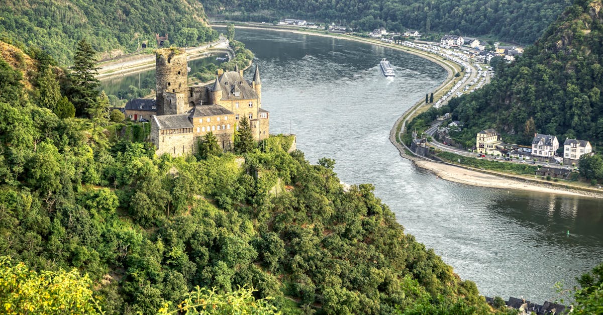 Katz Castle overlooking the winding Rhine River near Sankt Goarshausen, Germany.